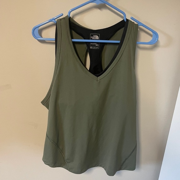 The North Face Women's FlashDry Top with built in sports bra - Picture 1 of 7